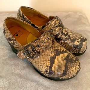 Nurse Mates Animal Print shoes